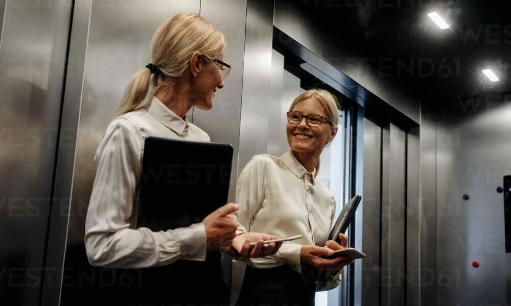 Mirror in Lift